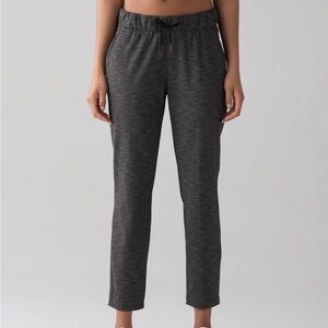 Lululemon On The Fly joggers sz 4